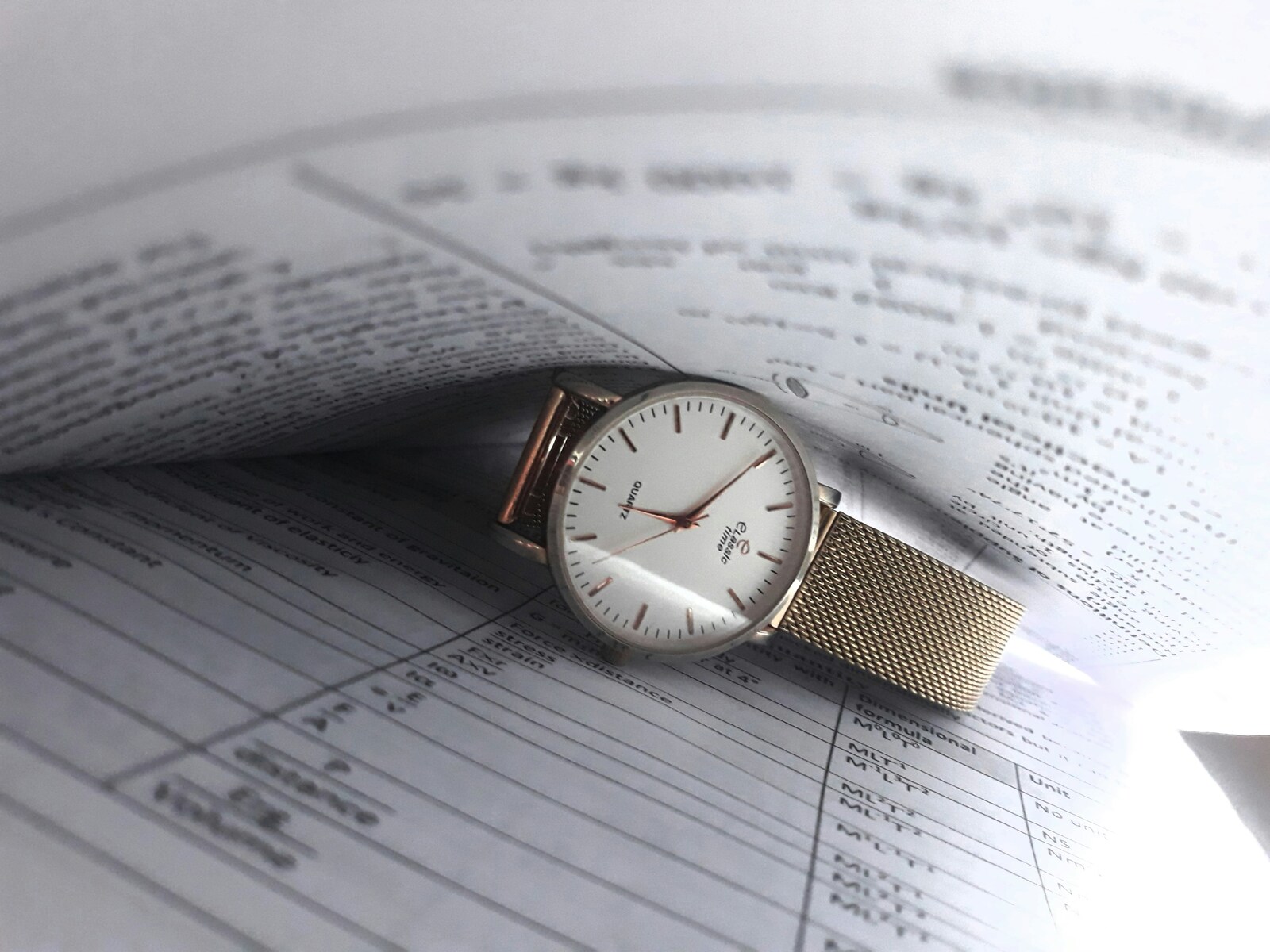 Montre dans un document administratif